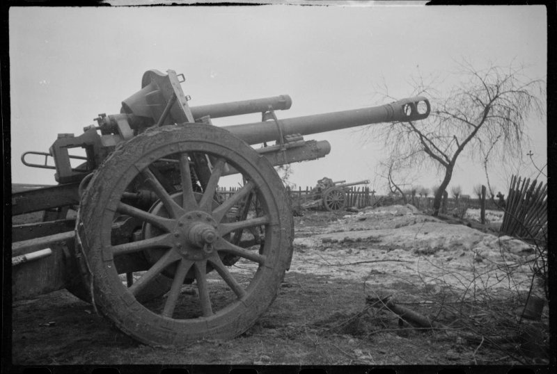 1-й Белорусский фронт. Немецкая 105-мм полевая пушка (leFH 18).1