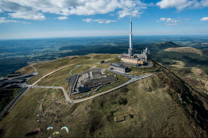 La cima del Puy-de-Dôme (www.clermontauvergnetourisme.com)