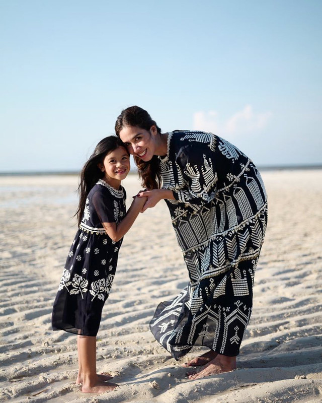 Tak ingin kehilangan momen, 7 seleb ini asuh anak tanpa babysitter
