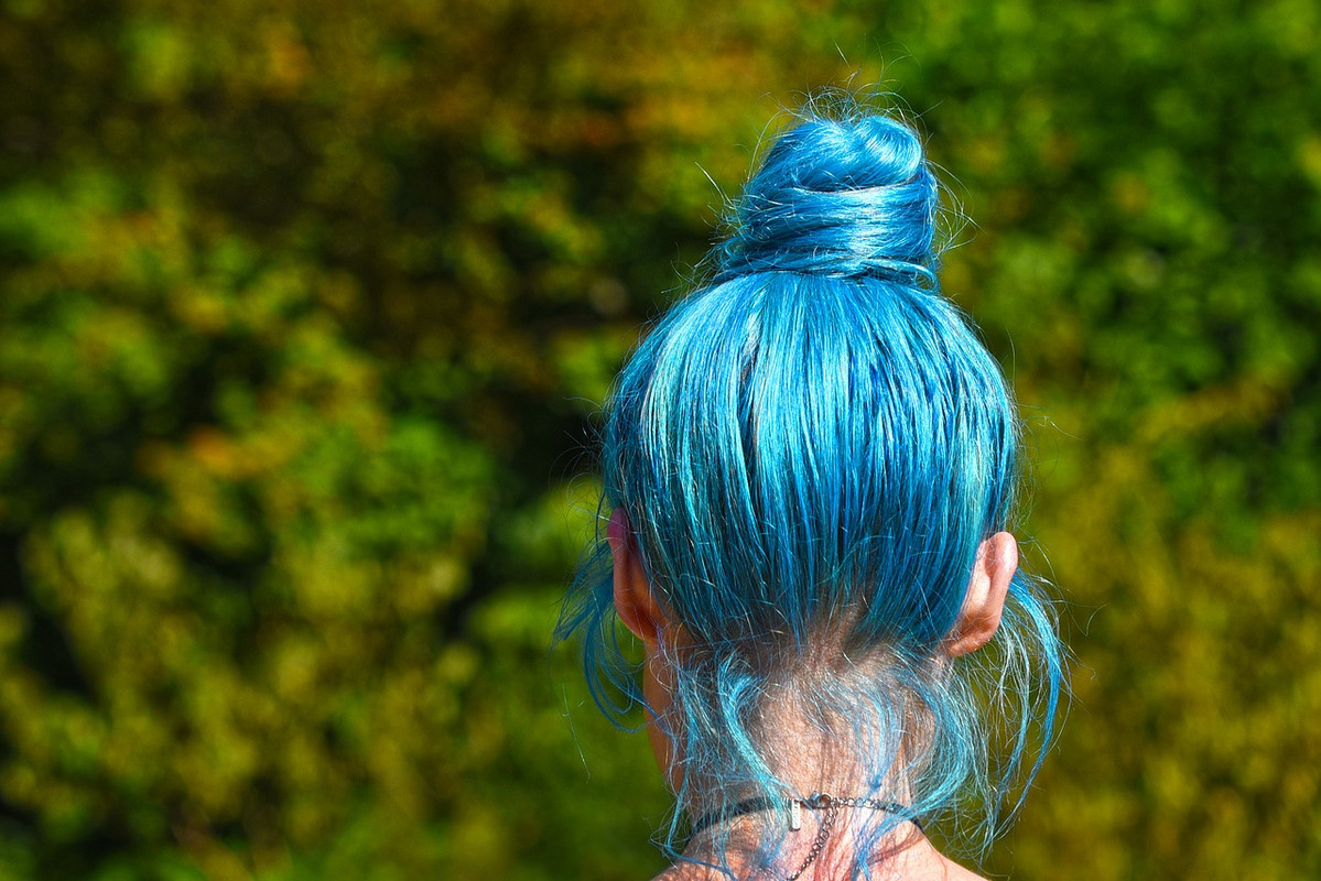 turquoise-blue-hair-3503011-1280.jpg