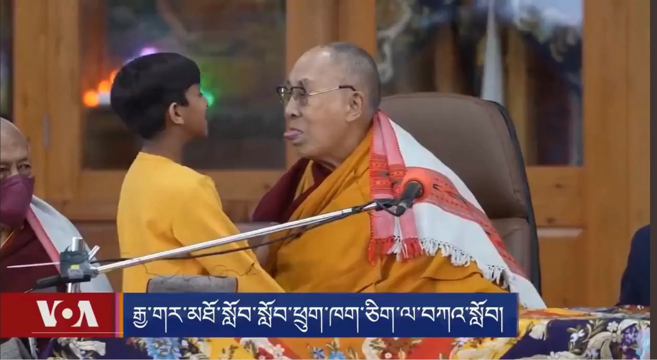 Dalai Lama se disculpa tras críticas por besar a un niño en la boca