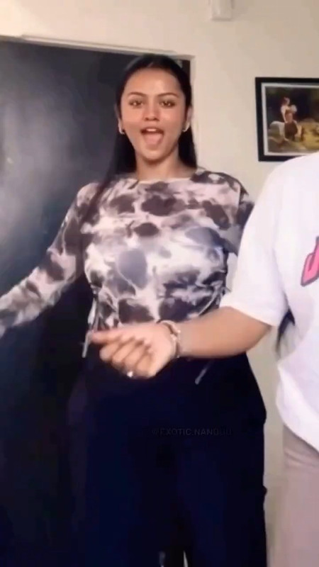 desi cute girl jiggling big tits in tshirt.mp4_snapshot_00.04.958
