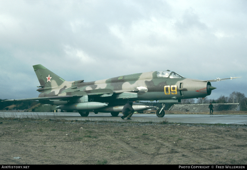 20 GvAPIB Su-17M4 09 yellow_16104 (2)c_04.94