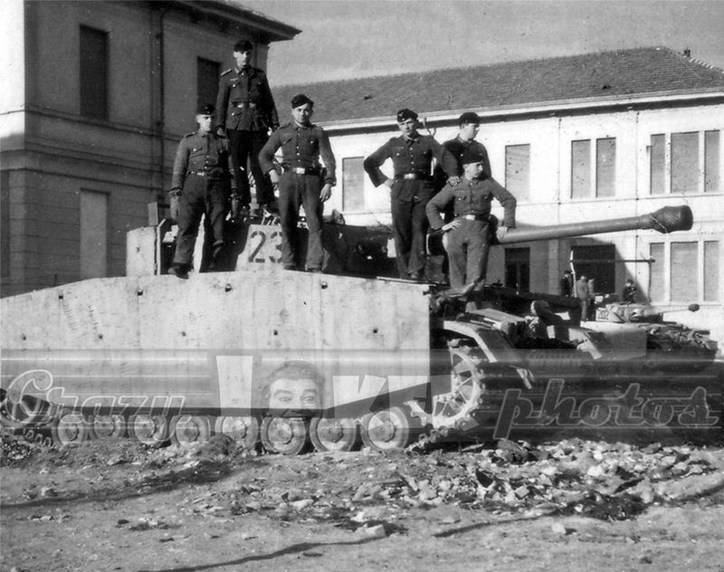 Deux Panzer IV lang dotés de leurs Schürzen dans les rues d'une 