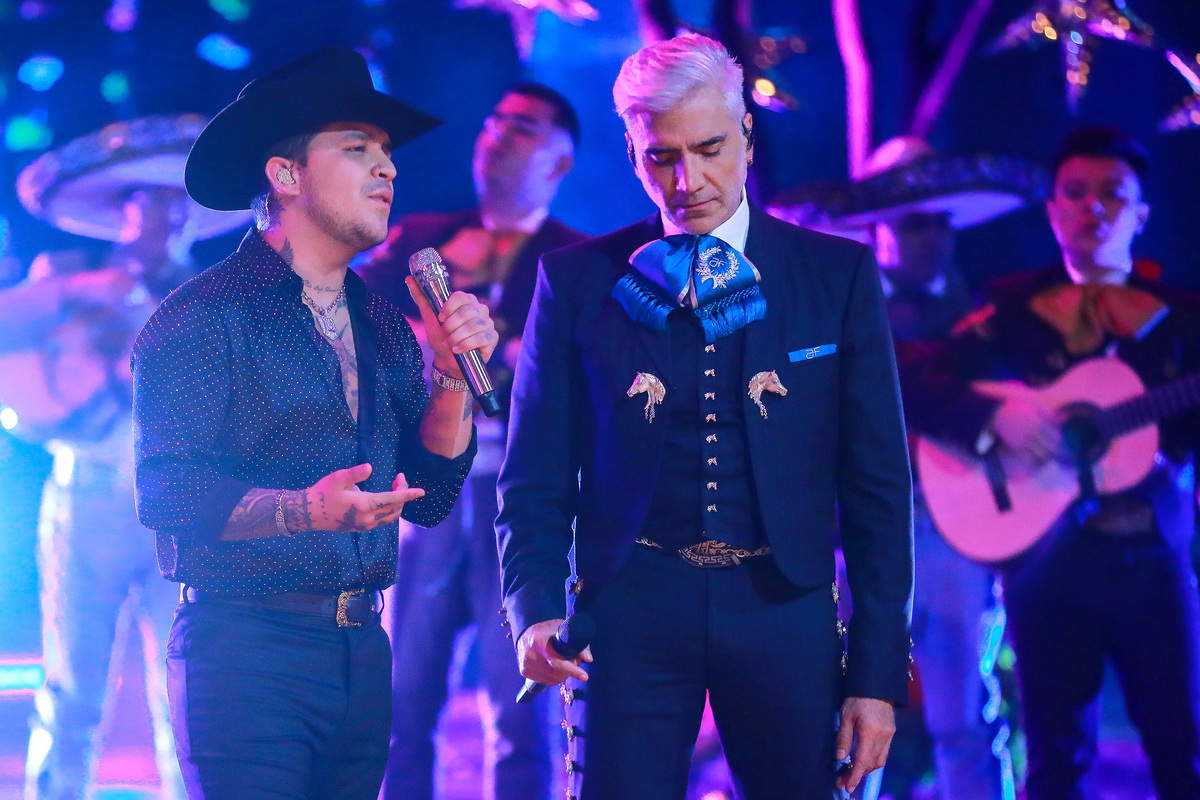 ¿Cómo se llama la canción que cantan Alejandro Fernández y Christian Nodal?