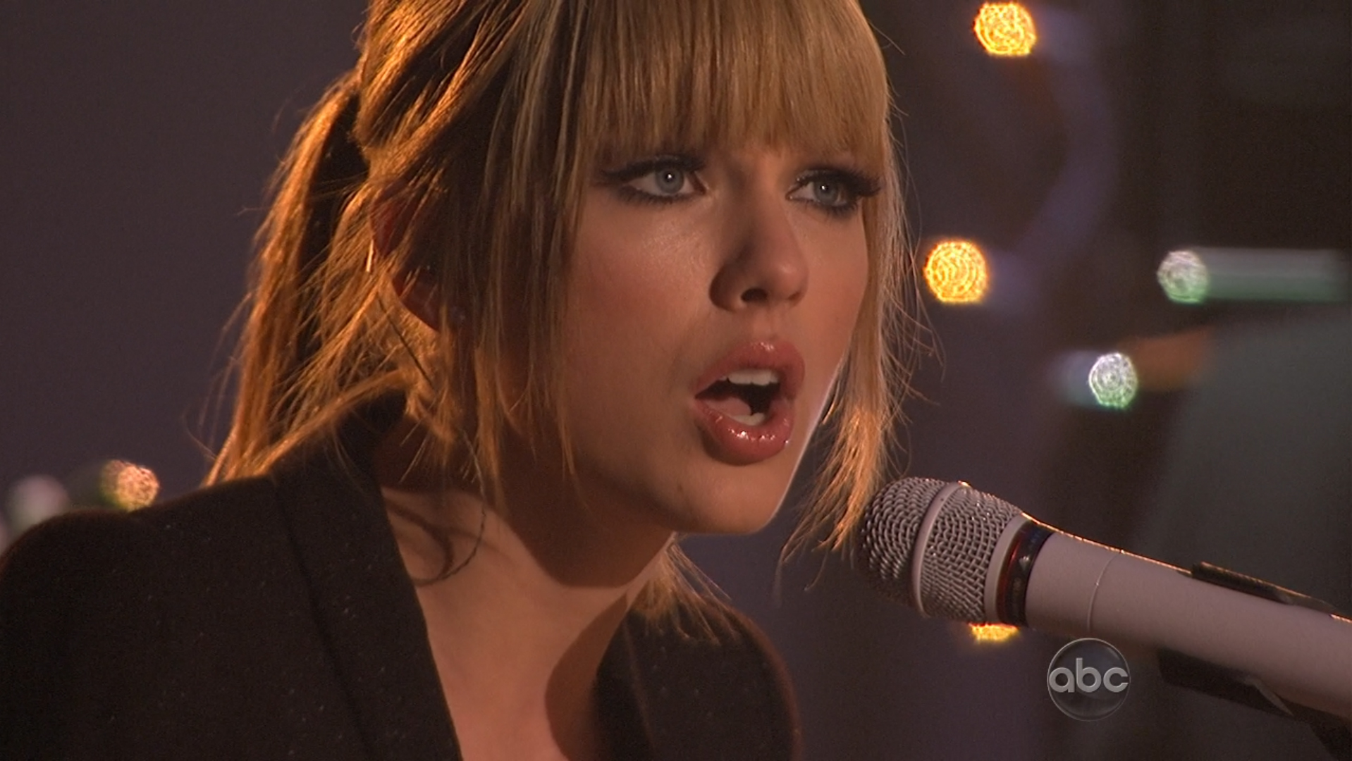 Taylor swift back. Тэйлор свифт «come in with the rain» обложка. Swift back прическа. Taylor swift back. Тейлор свифт back to december.