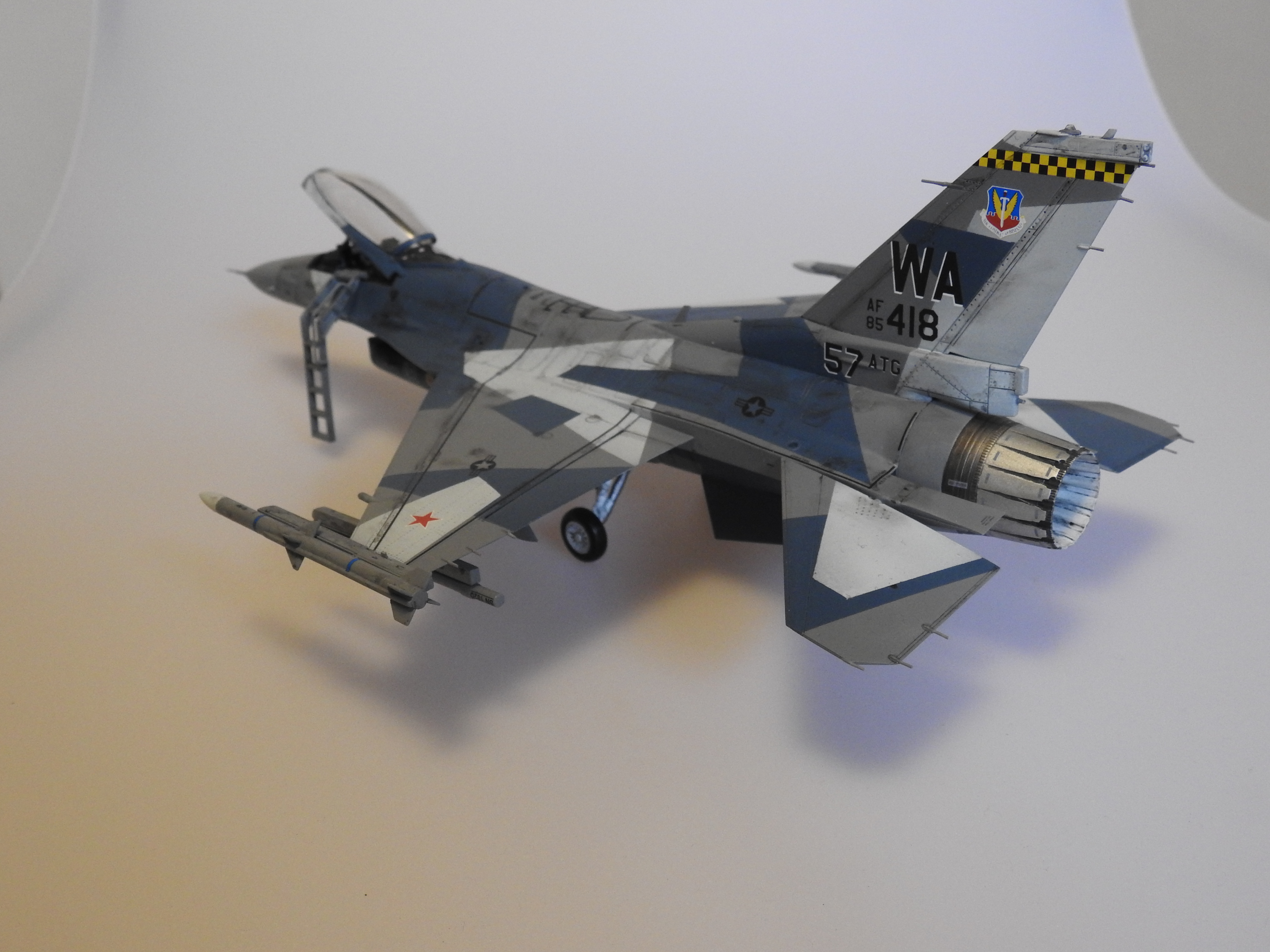 F-16C Tamiya 1/48 - Klar DSCN8245