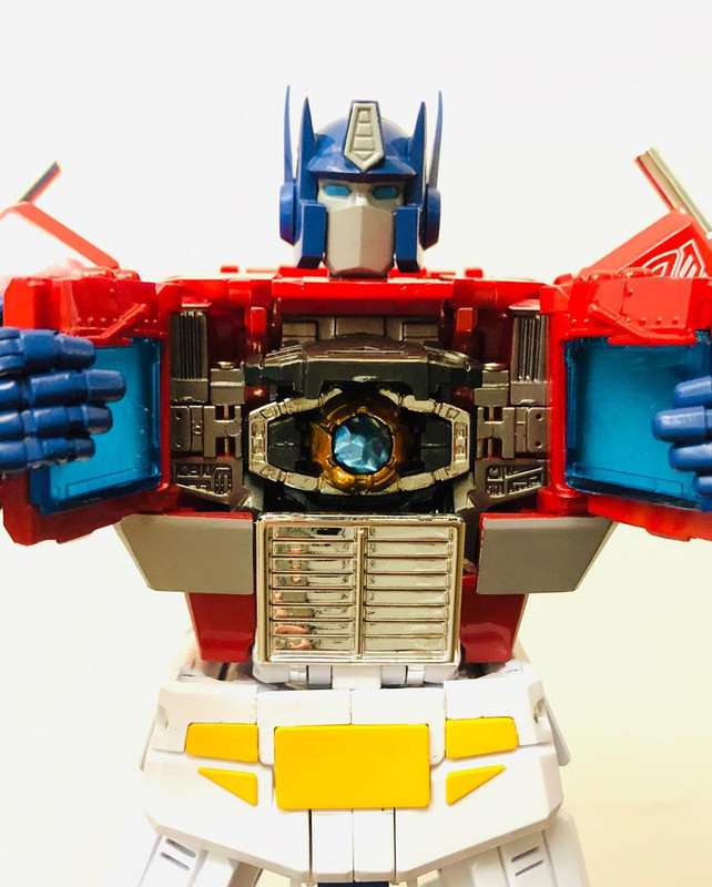 MP-44-Convoy-Optimus-Prime-V3-2-1