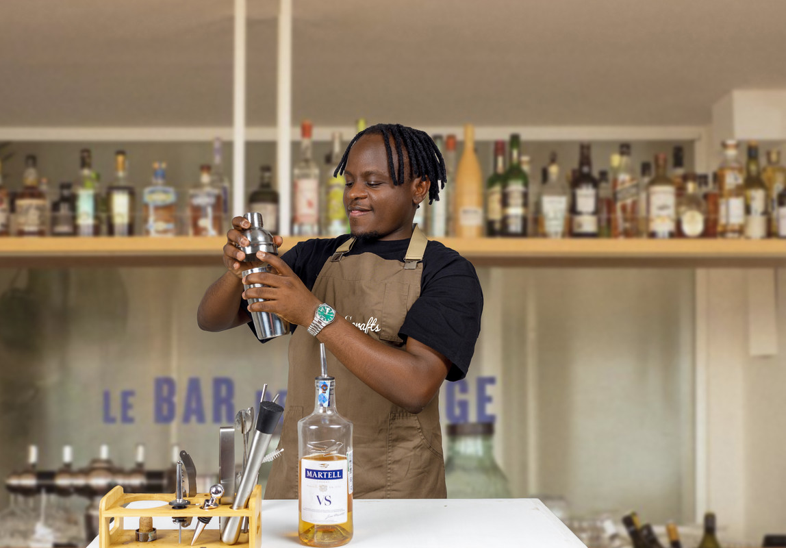 KelvisCrafts Using a Shaker