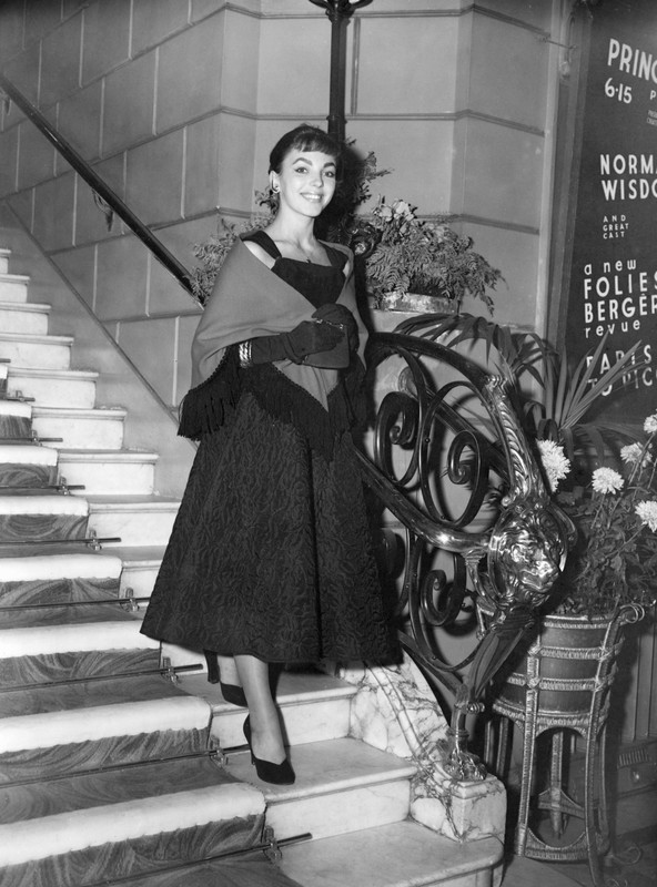 Joan_Collins_d41