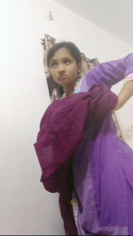 Cute Young Gf Changing Dress Showing Nude Body