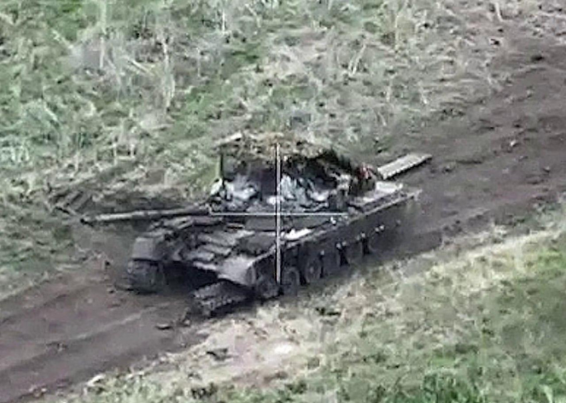 1041 T-80BV dam aband 08 05 24
