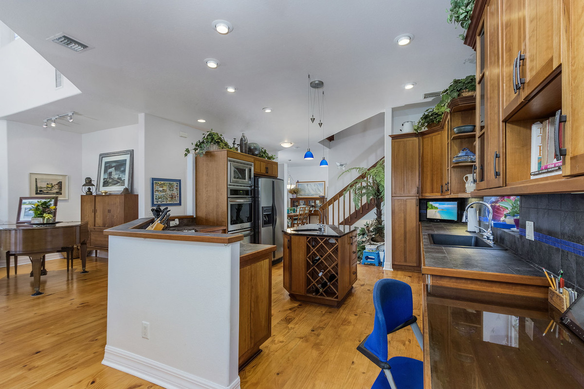 16900 Carolyn Lane