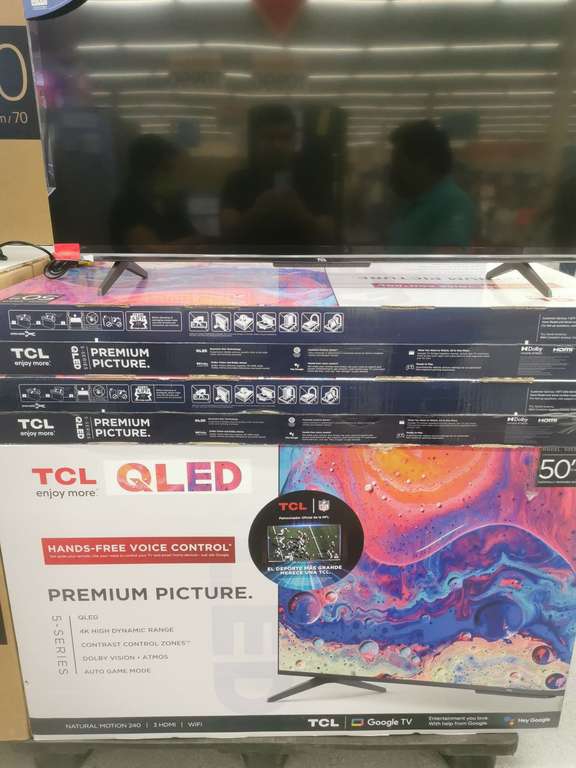 Walmart, sucursal de Boca del Río, Veracruz: Televisión TCL QLED negra 
