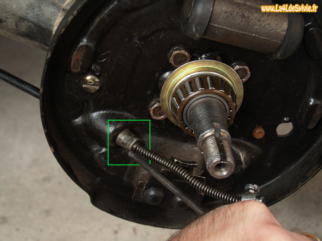 extraction-gaine-frein-a-main-tambour-4l