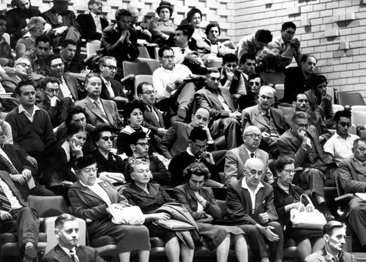 Audiencia en la sala del tribunal en el juicio de Eichmann