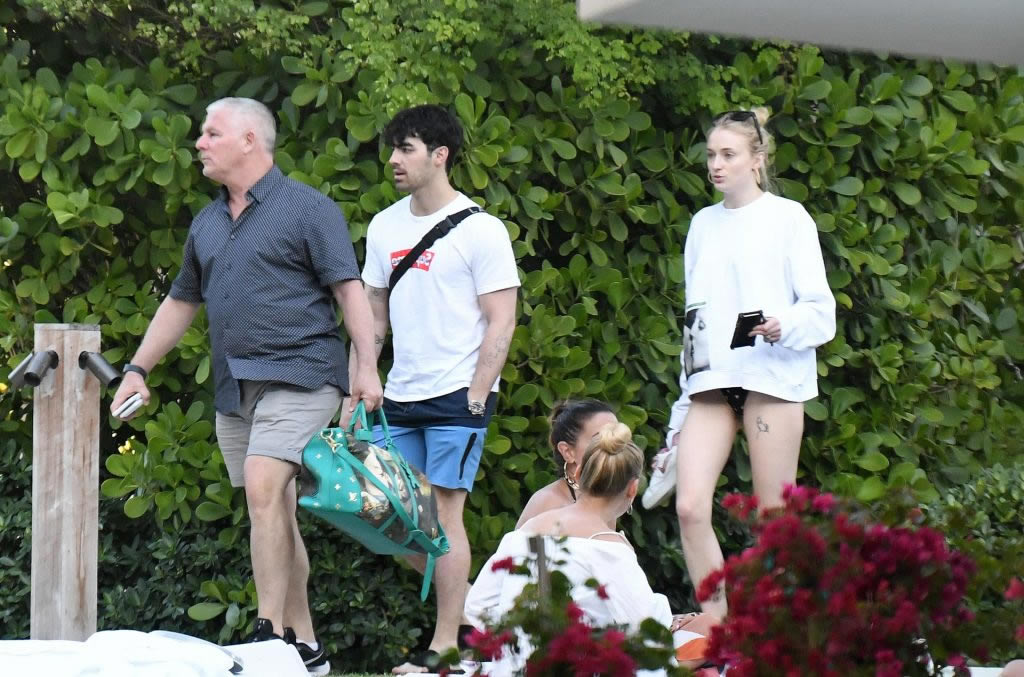 Sophie-Turner-upskirt-STARS-com
