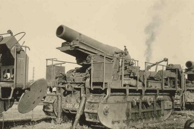 Mortier de 280 mm Schneider Mortier-280-mm-TR-de-Schneider-sur-aff-t-chenilles-St-Chamond-webprtuyi