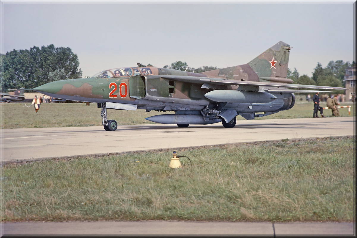 787 IAP Mig-23UB 20 Red_3901310 (4)