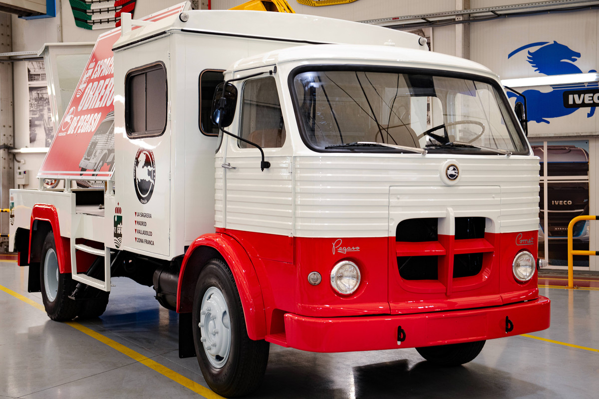 FOTO PEGASO COMET 2L