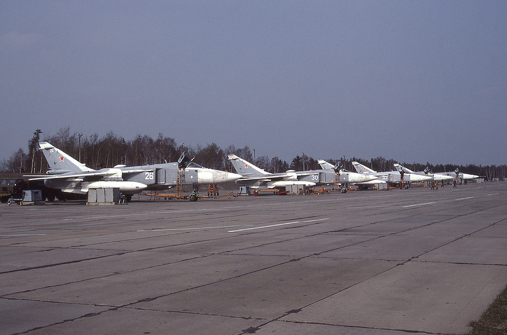 11 ORAP Su-24MR 26 White_0615312 [Welzow  5.93] Flight Line