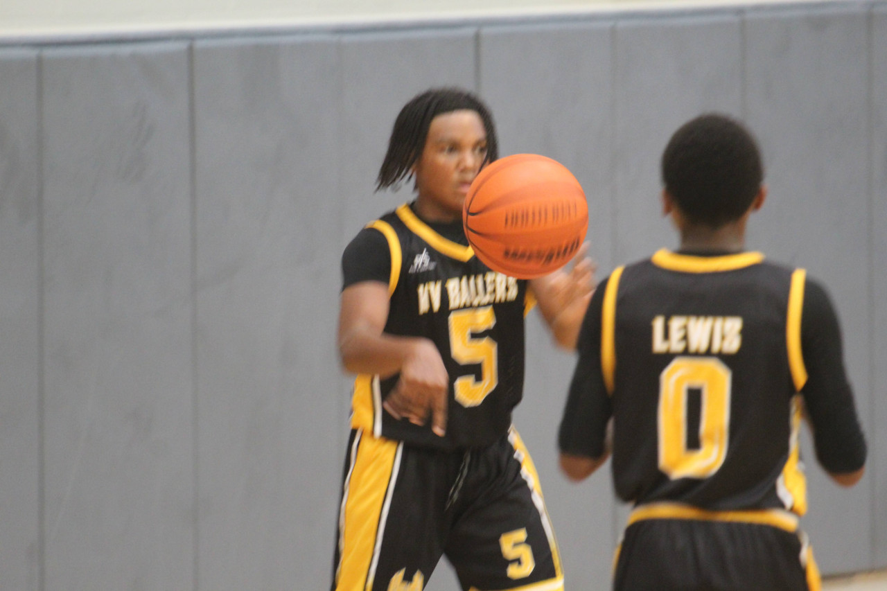 HV Ballers Elite players on the court