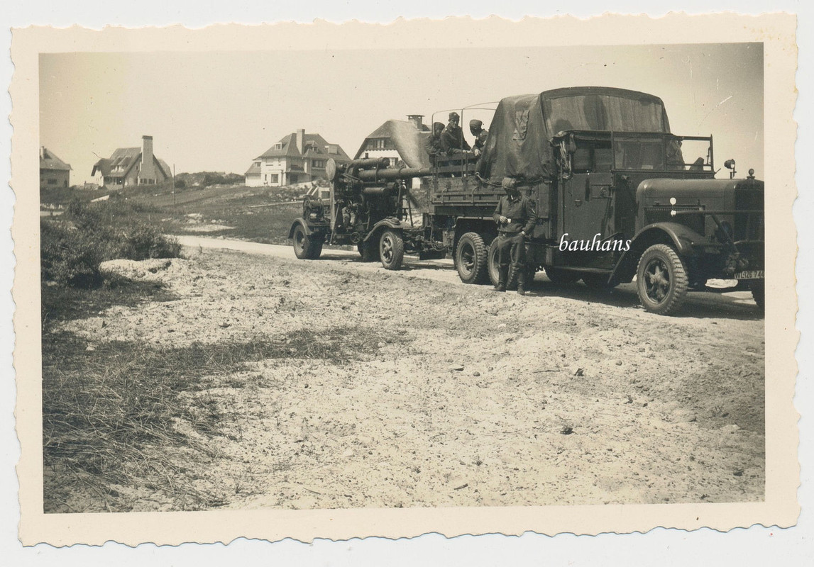 LKW mit 8,8-cm Flakgeschütz auf Anhänger 2.WK
