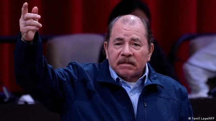 Nicaragua: Anulan títulos a 26 abogados críticos de Daniel Ortega