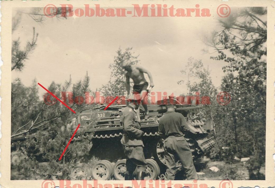 Sturmgschütz STUG III mit Wappen und Nummer 332 Sturmgeschütz Ab