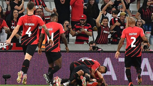 athletico-paranaense-hizo-respetar-la-casa-y-venc-186668-455382.jpg