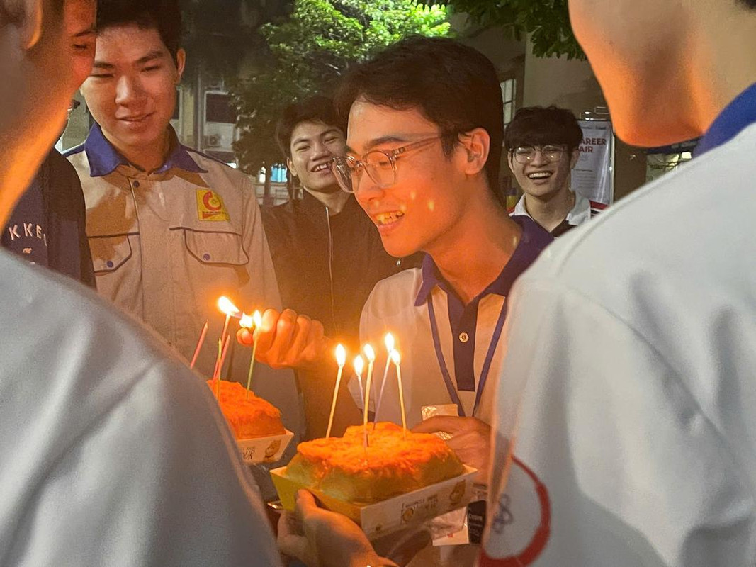 [Image: z7197000908059-d3a6514cfb7ba90a467bd7dd6886889e.jpg]