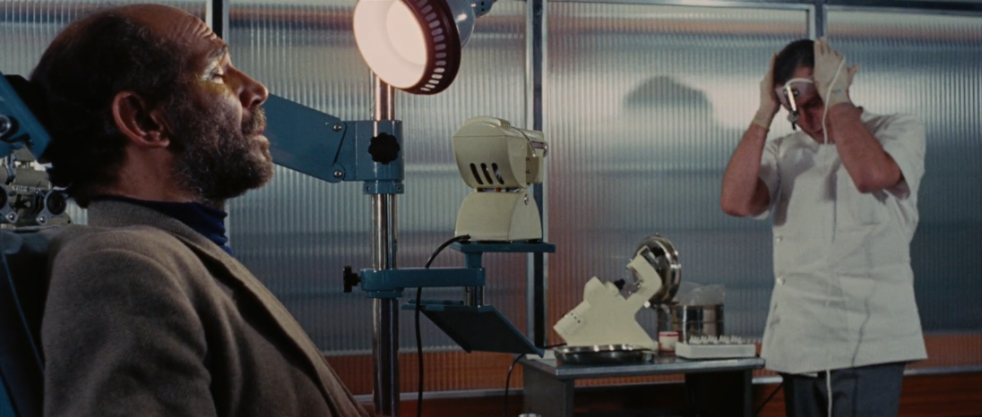 La Morte Cammina Con I Tacchi Alti (1971) BRRip.Dual.mkv_snapshot_00.46.36.792