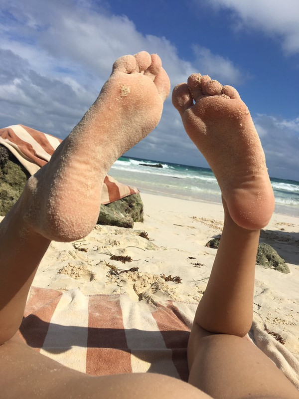 Zazie-Skymm-Feet-4661833