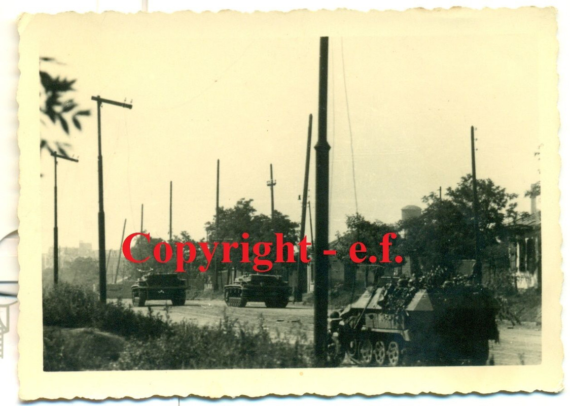 FOTO - STURMGESCHÜTZ  Spähwagen  STUG-ABTEILUNG 