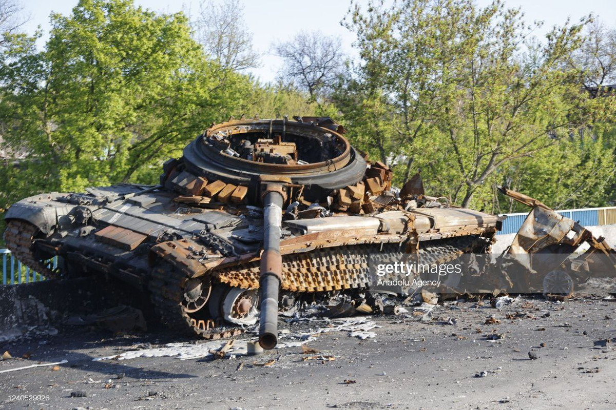 m17-ukri-T-80-BV-Mariupol-0508-id32243-02.jpg