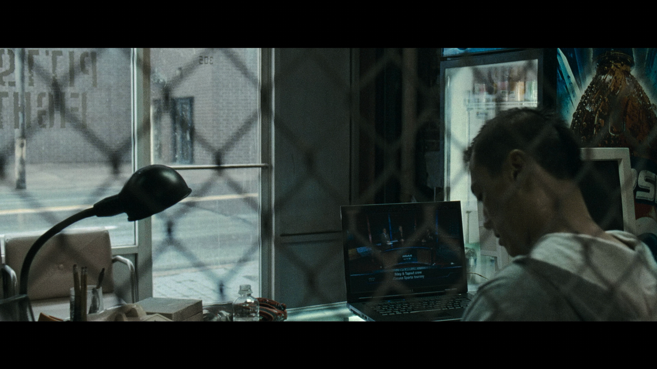 Warrior.2011.2160p.UHD.BDRemux.TrueHD.Atmos.7.1.HYBRID.DoVi.mkv_001037.280