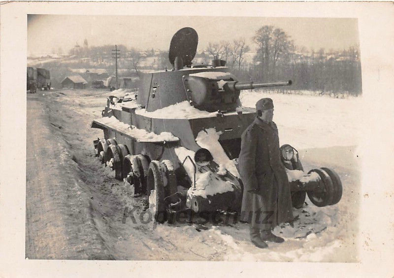 Zerstörter russische Panzer BT - 7 Panzergrenadi