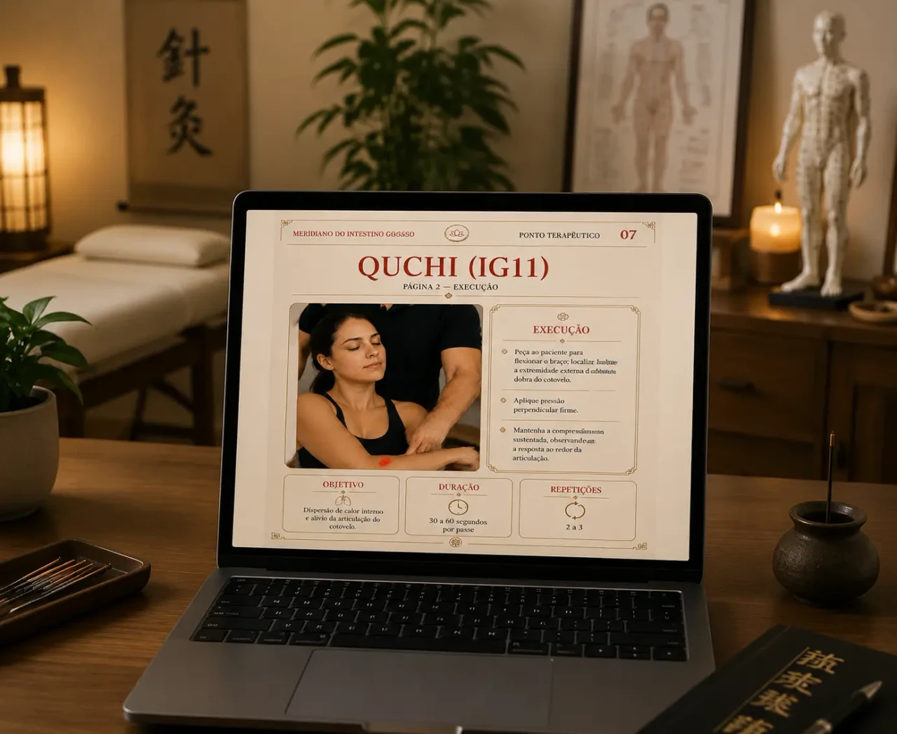 Terapeuta consultando o material no atendimento 4