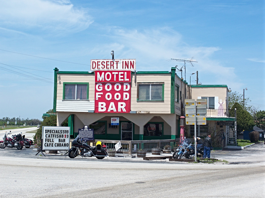 Yeehaw_Junction_Desert_Inn04.3000P