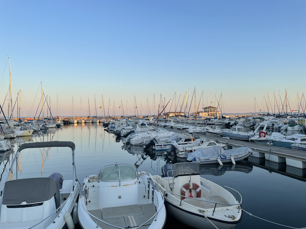 4DC643AC-C99E-44EF-B3B1-0BCC709EF15E