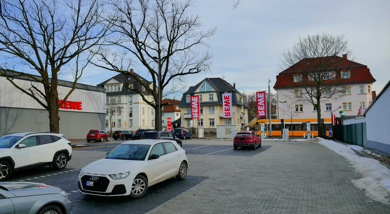Bild: https://i.postimg.cc/qvZ5zJTN/P1340245.jpg