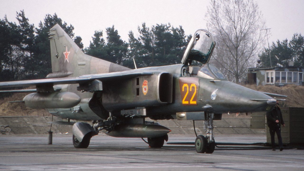 19 GvAPIB Mig-27D Yellow 22_61912560240 (3)_2