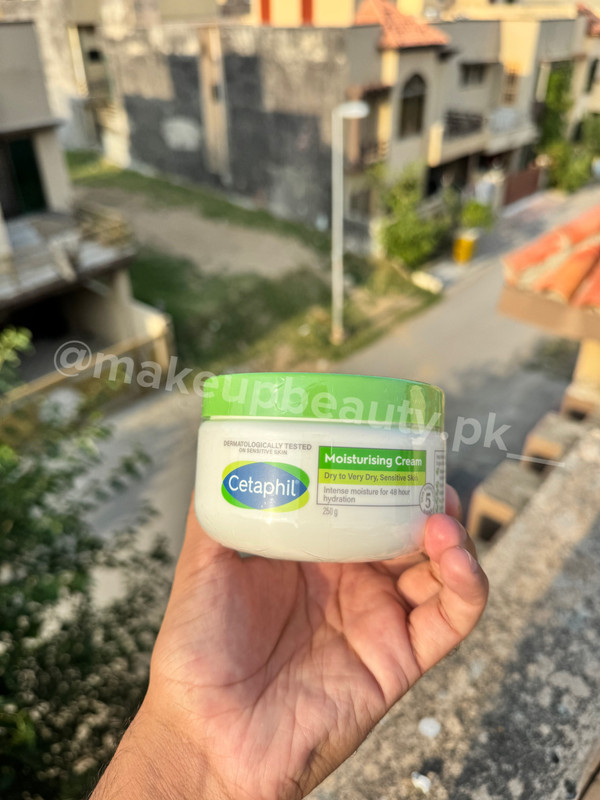 Cetaphil Moisturising Cream 250 grams Regular Jar.