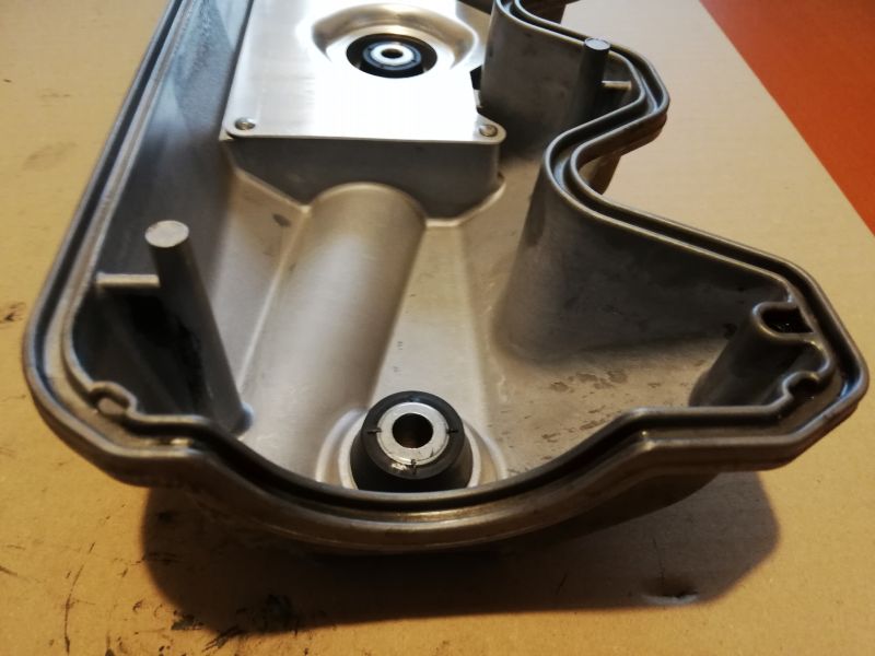 850TDI_valve_cover018