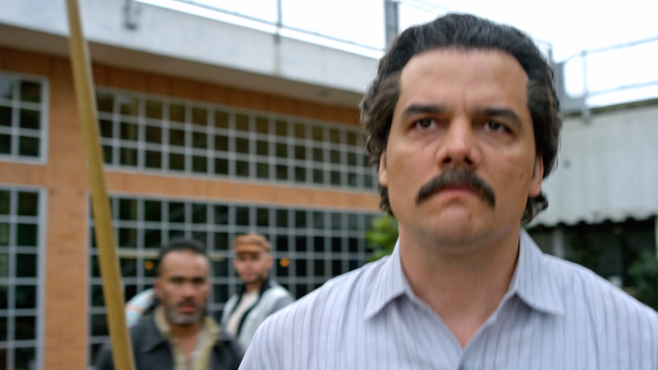 Narcos.S02E01.Finalmente.libero.1080p.BluRay.DTS.ITA.AC3.ENG.Sub
