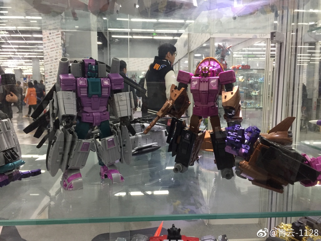 Toyworld-Combaticons-01