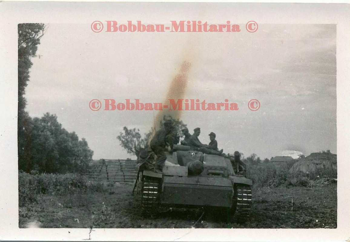 Foto 10,5cm Sturmhaubitze 42 StuH 42 Seitenschürzen Sturmgeschütz