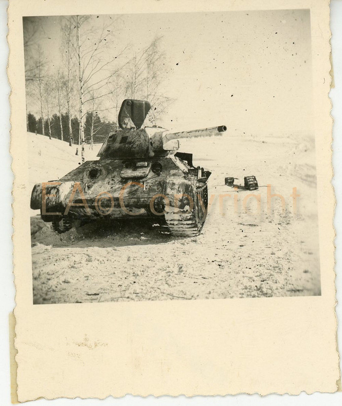 Russland Ukraine Kämpfe T-34 Panzer Tank Tarn Camo Foto