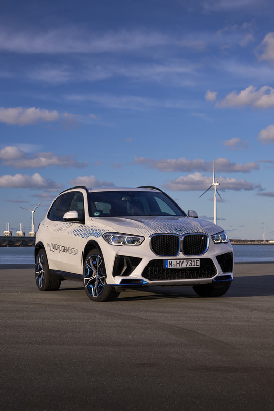 P90494391_highRes_bmw-ix5-hydrogen-on-
