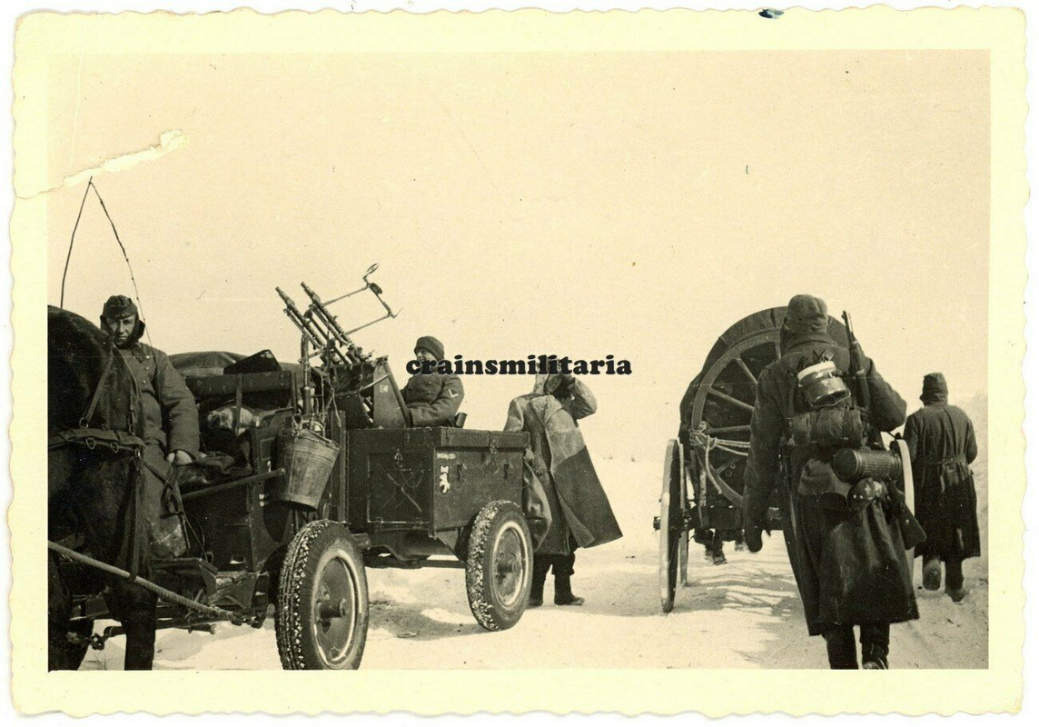 Orig. Foto Zwilling-MG Wagen Anhänger Waffen m. Wappen in Russland 1941